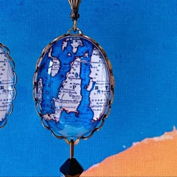 NEW without TAGS drop earrings with map of Newport, RI - Picture 5 of 8